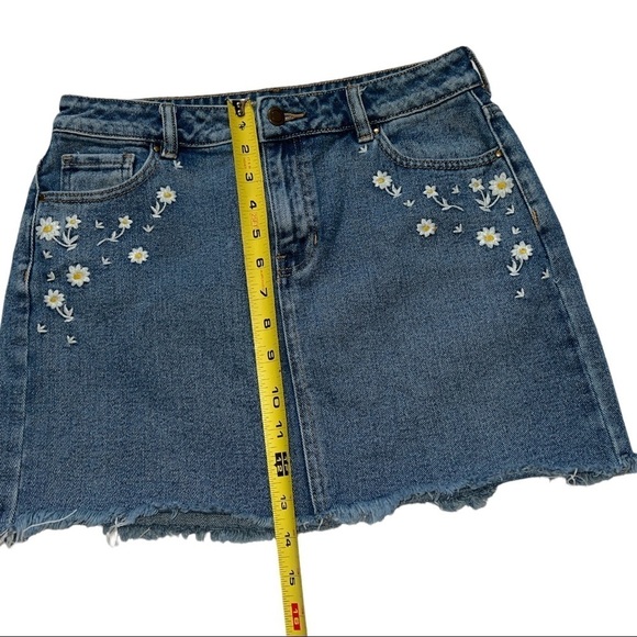 LOTTIE MOSS DENIM JEAN DAISY‎ EMBROIDERED RAW HEM WOMEN’S SKIRT SIZE 27 - Picture 11 of 11